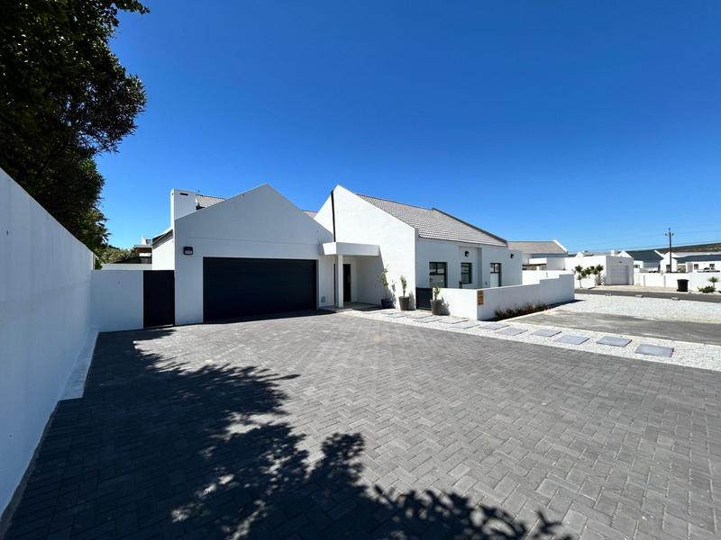 3 Bedroom Property for Sale in Golden Mile Western Cape